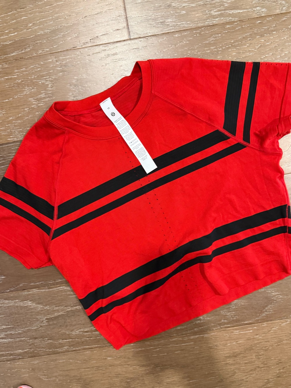 lululemon Swiftly Tech Cropped Tee 2.0 Stripe Short Sleeve Red Black